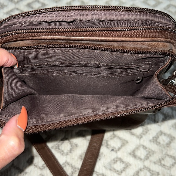 Crossbody fossil leather purse. Great condition! - Picture 4 of 5